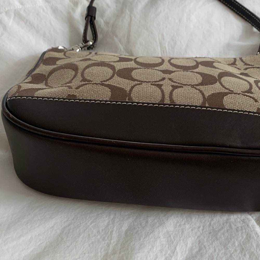COACH CLASSIC SMALL SHOULDER BAG - Picture 4 of 9